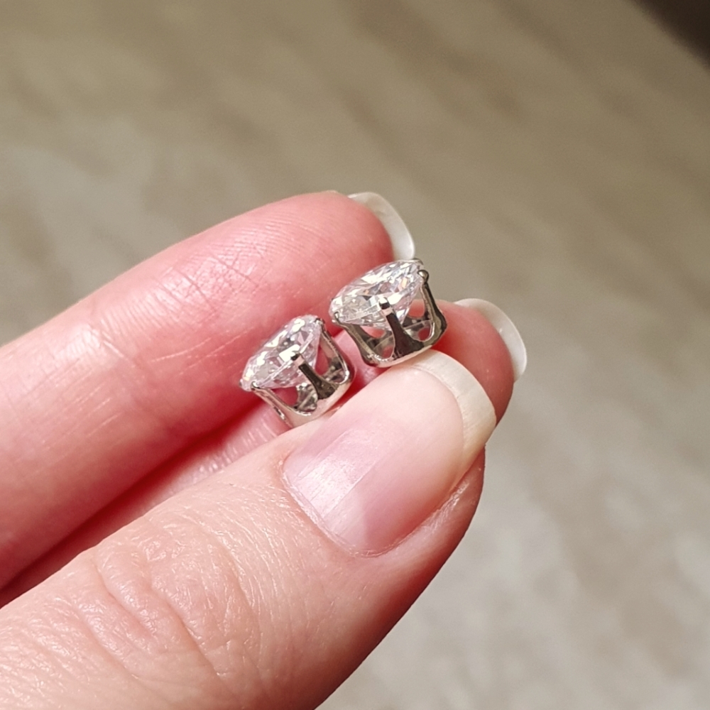 New Silver Minimalistic Diamond Earrings - Picture 2 of 6